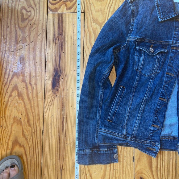 OLD NAVY Womens Distressed Trucker Jean Jacket Size Medium Button Up - Picture 3 of 5